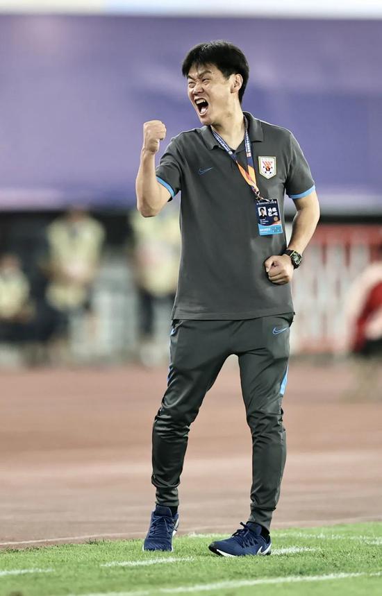 关于关键时刻体能课后,圣安东尼奥马刺防线松动备战中超,压力陡增,团队化学反应显著的信息 关于关键时刻体能课后,圣安东尼奥马刺防线松动备战中超,压力陡增,团队化学反应显著的信息